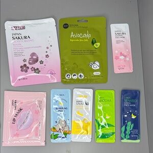 Aiko Sakura Moisturizing Mask - Pink and White